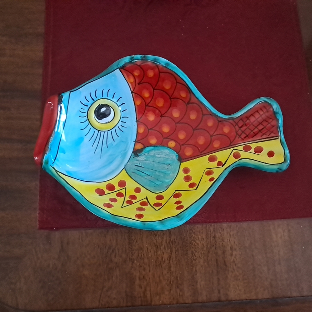 Desuir Vietri Colorful Fish-Shaped Decorative Plate